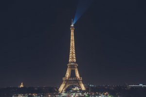 Menara Eiffel (Foto: www.unsplash.com by Jez Timms)